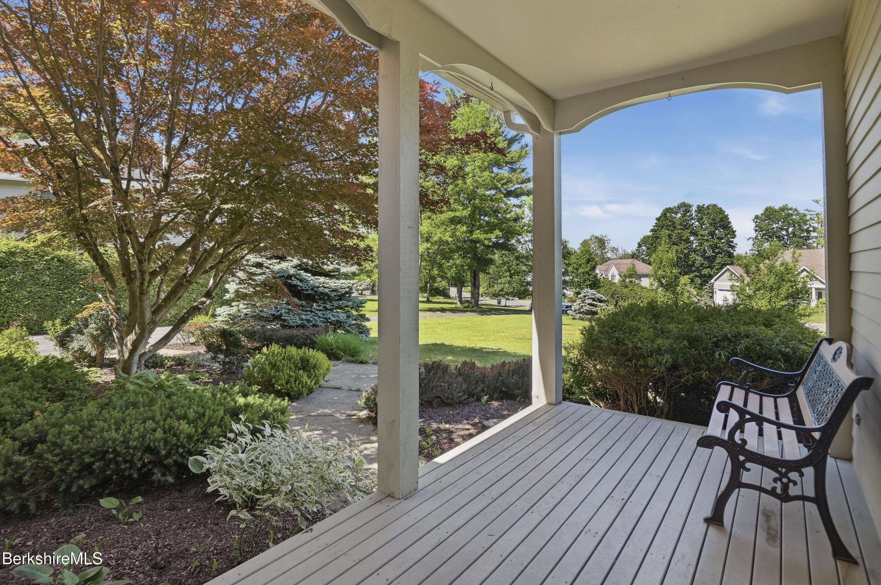 36 Meadow Ridge Drive Pittsfield, MA 01201 - Photo 3 of 54 dsc08655