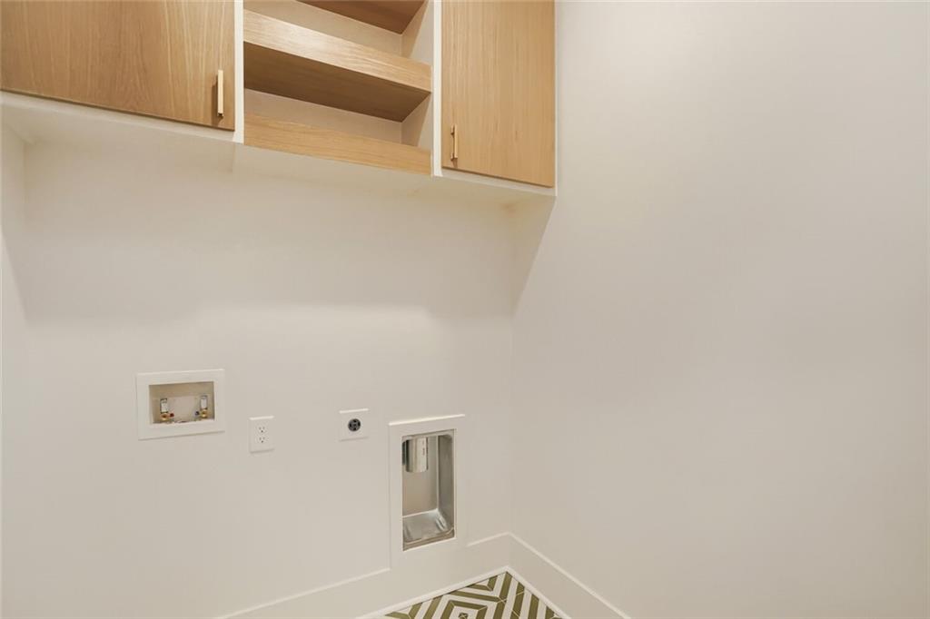 932 Cooper Road Loganville, GA 30052 - Photo 16 of 36