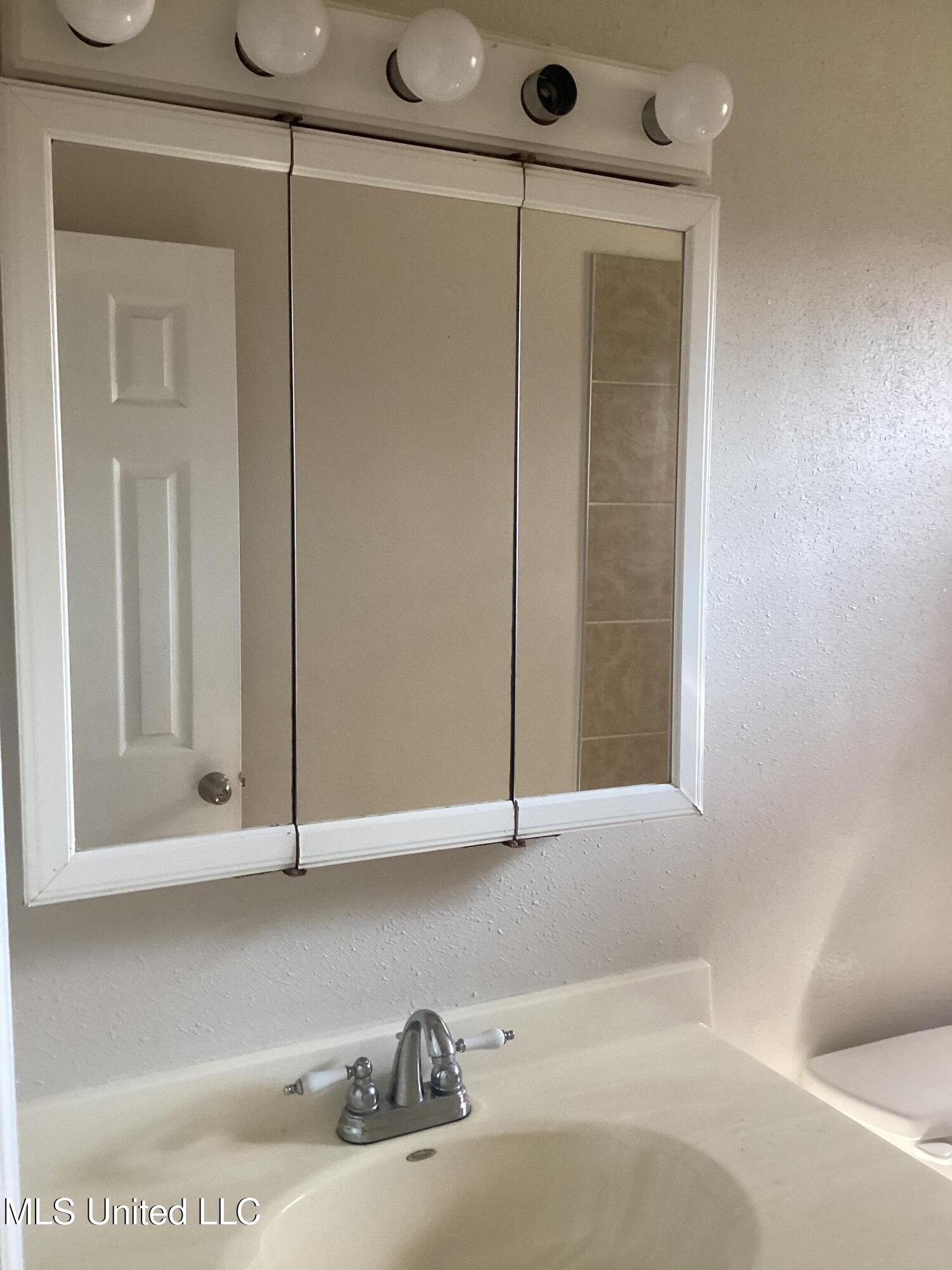 5621 Picidally Circle Gautier, MS 39553 - Photo 13 of 18 Bathroom