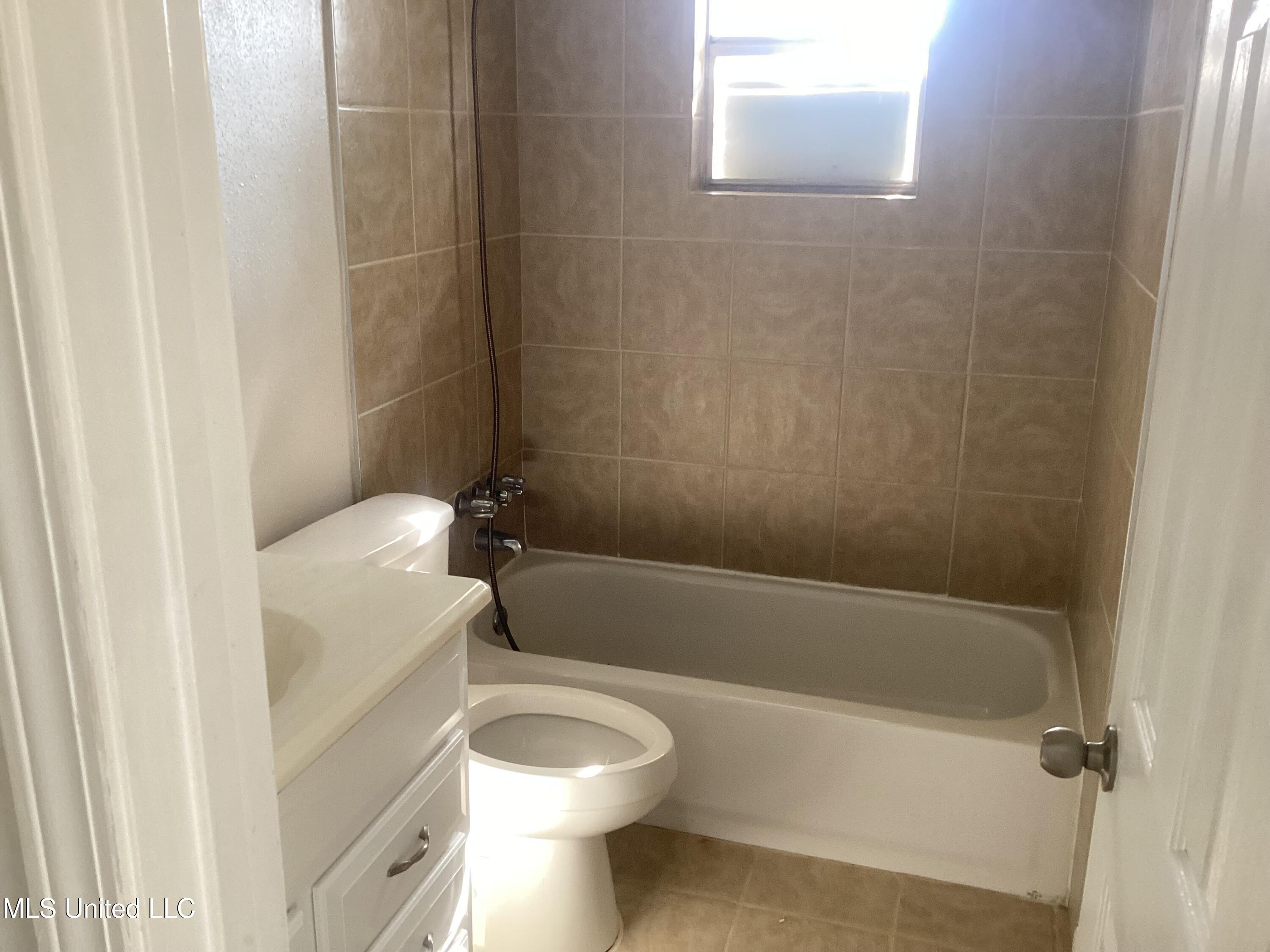 5621 Picidally Circle Gautier, MS 39553 - Photo 15 of 18 Bathroom