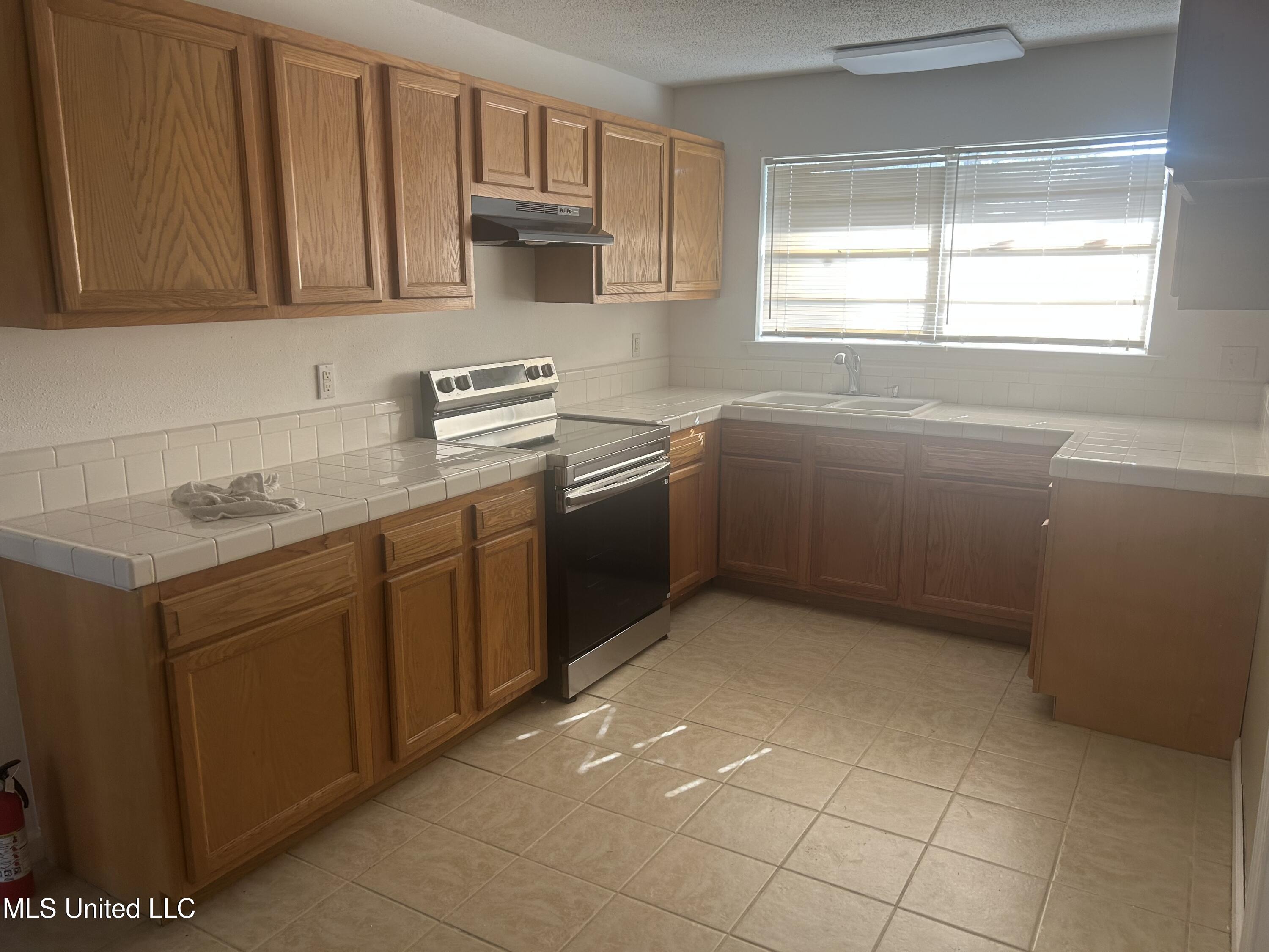 5621 Picidally Circle Gautier, MS 39553 - Photo 3 of 18 Kitchen