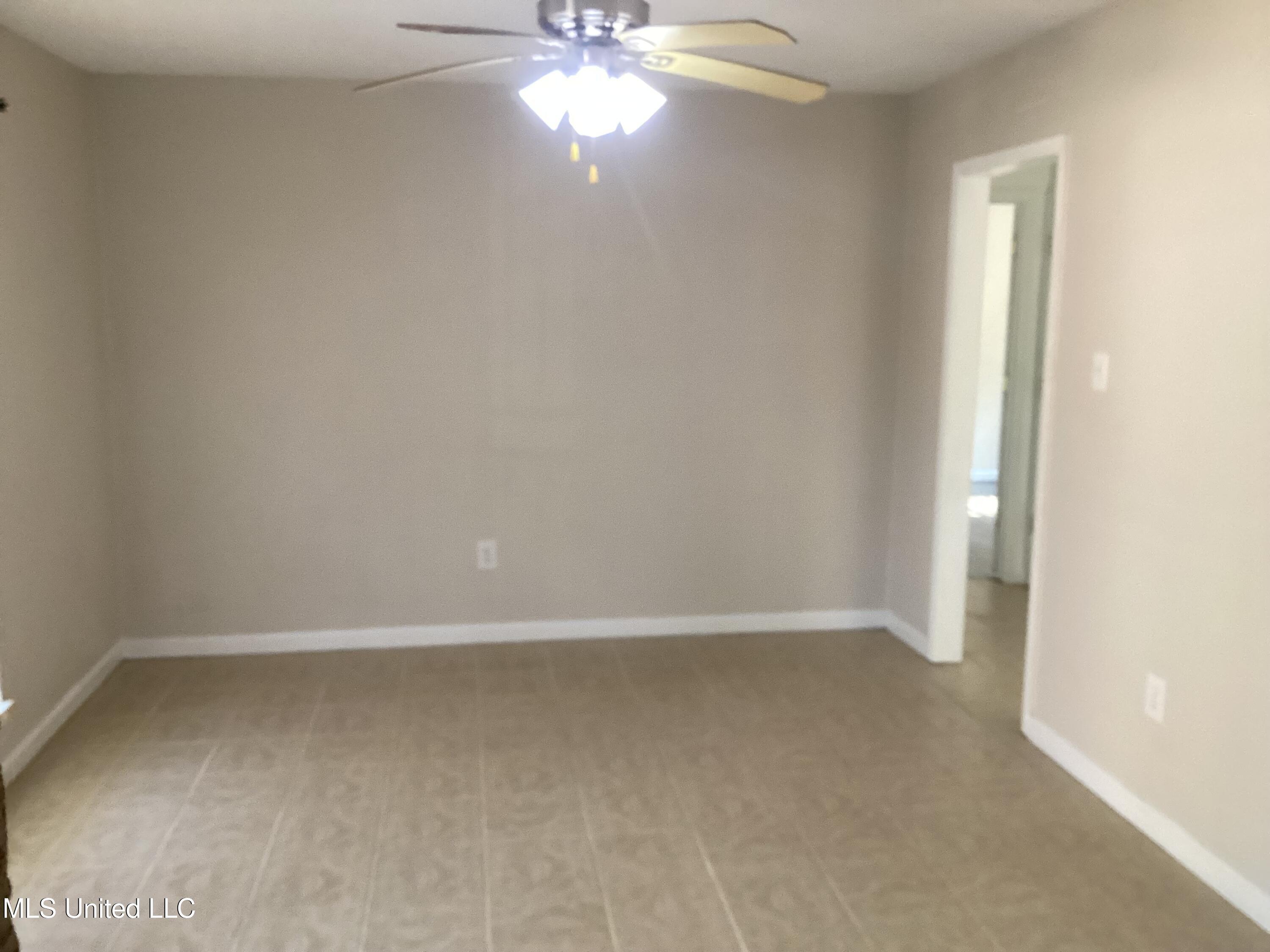 5621 Picidally Circle Gautier, MS 39553 - Photo 6 of 18 Living room