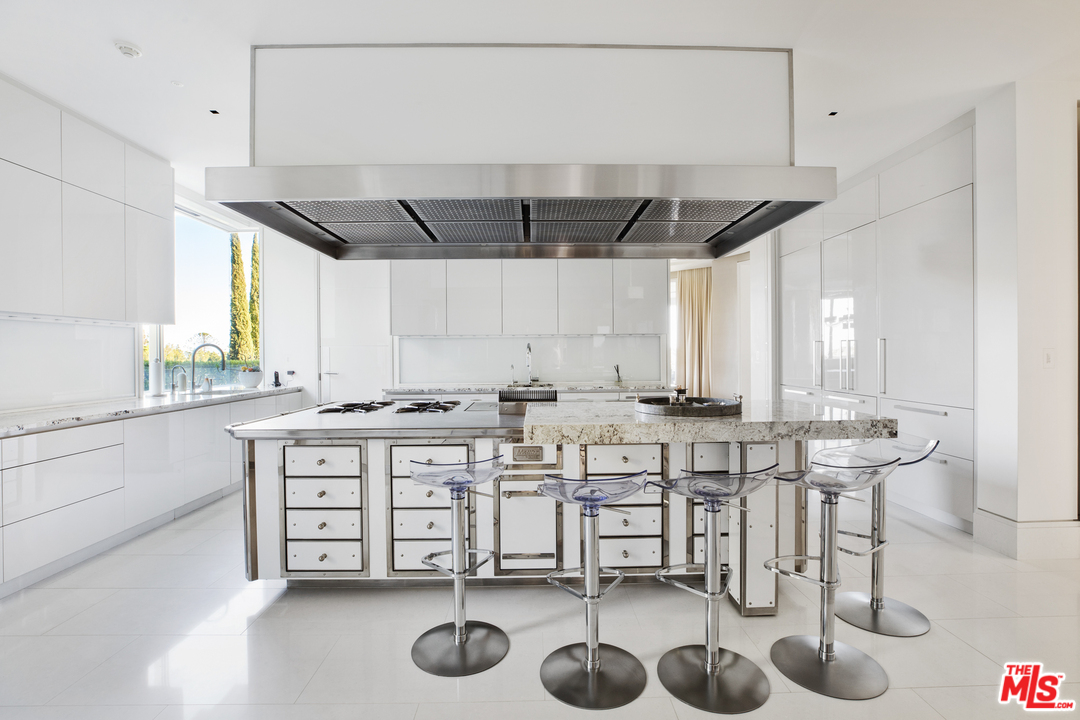 1108 Tower Road Beverly Hills, CA 90210 - Photo 13 of 52