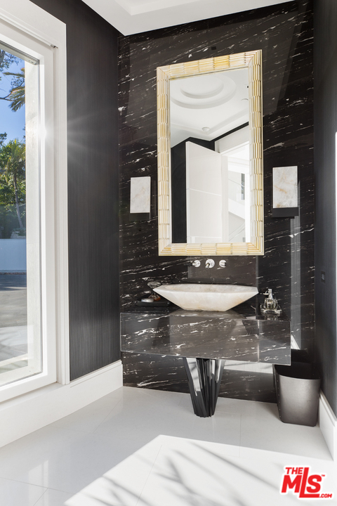 1108 Tower Road Beverly Hills, CA 90210 - Photo 14 of 52