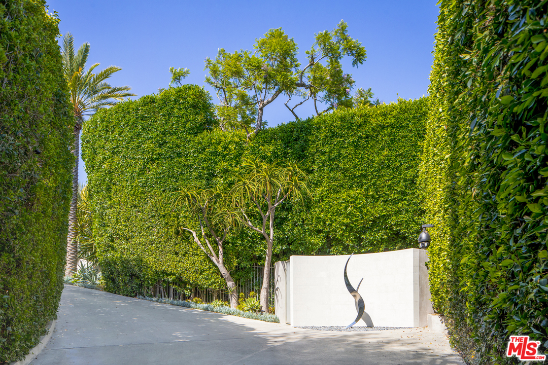 1108 Tower Road Beverly Hills, CA 90210 - Photo 3 of 52