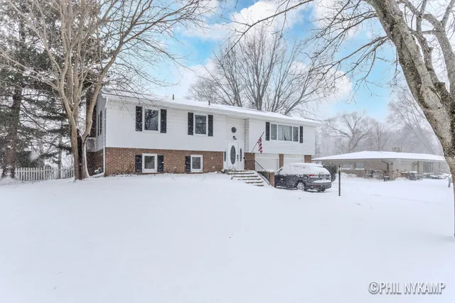 $395,000 | 1640 Karen Court, St. Joseph, MI 49085