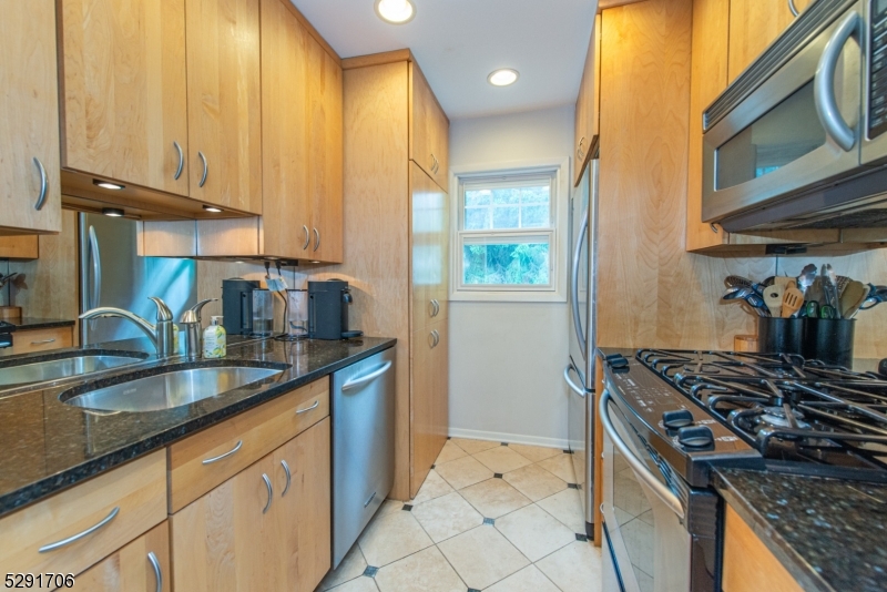 39 Harrison Avenue, Unit 9 Montclair, NJ 07042 - Photo 7 of 15