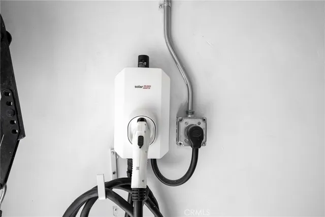 $1,195,000 | 17941 Emelita Street, Encino, CA 91316