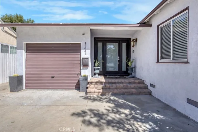 $1,195,000 | 17941 Emelita Street, Encino, CA 91316
