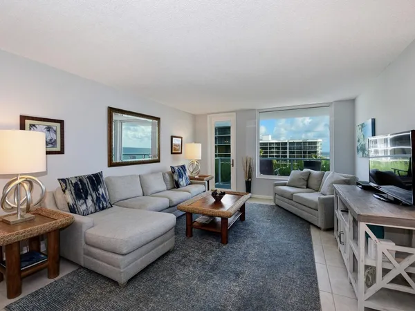 $3,200 | 3450 South Ocean Boulevard, Unit 406, Palm Beach, FL 33480
