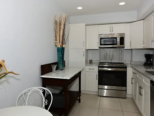 $3,200 | 3450 South Ocean Boulevard, Unit 406, Palm Beach, FL 33480