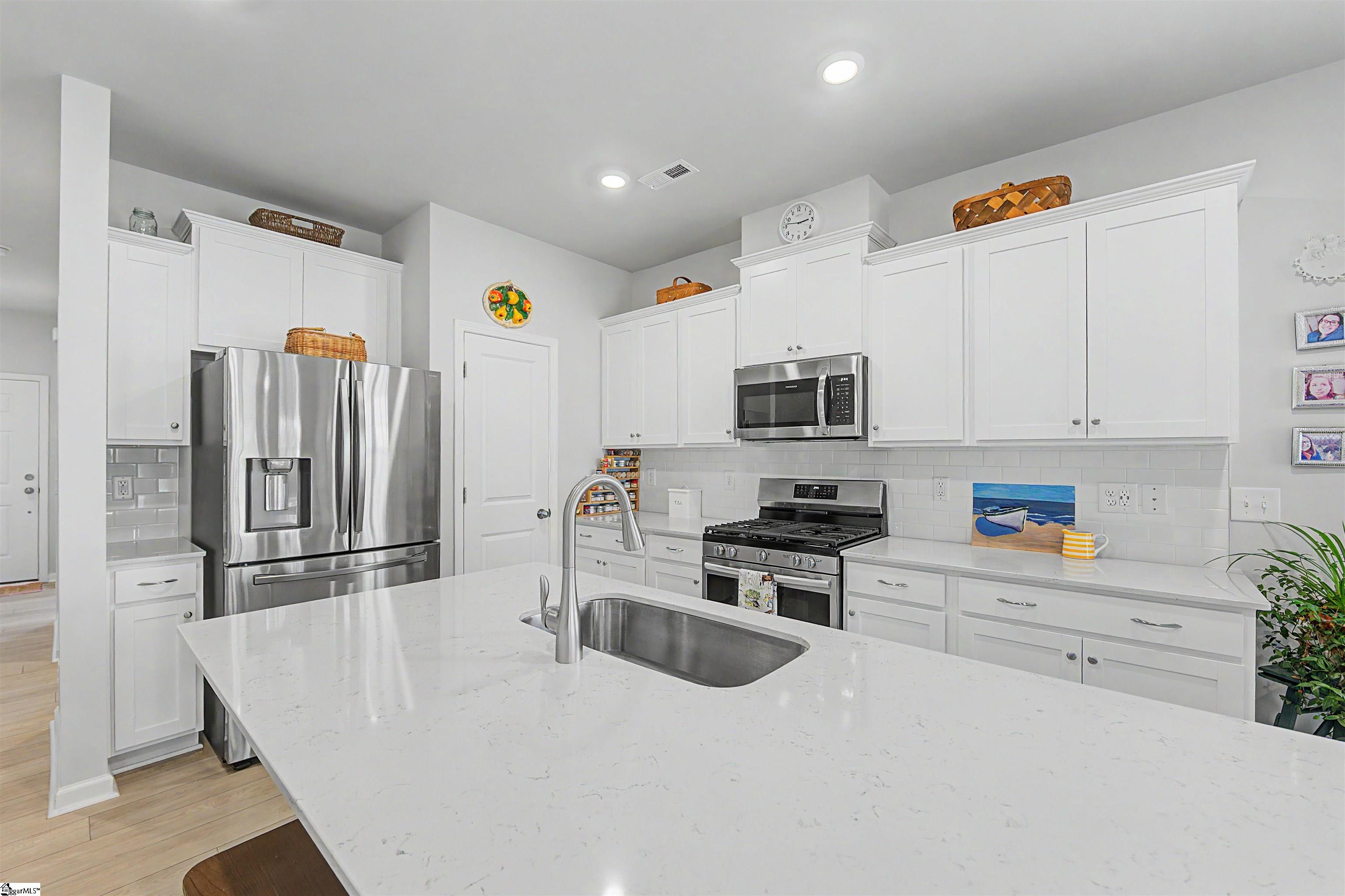 406 Batten Road Taylors, SC 29687 - Photo 6 of 36