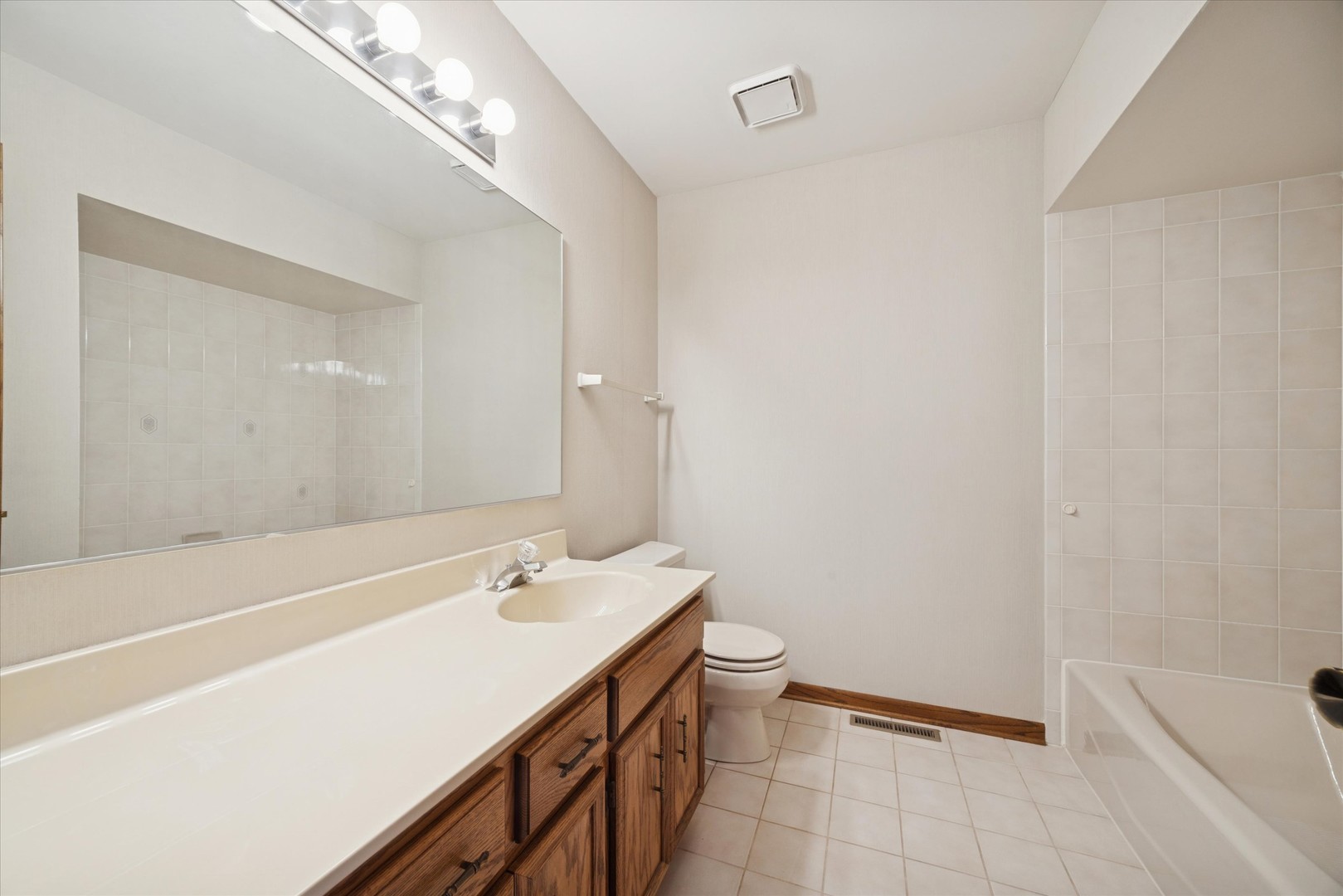 18230 Tennessee Lane, Unit 220 Orland Park, IL 60467 - Photo 12 of 19