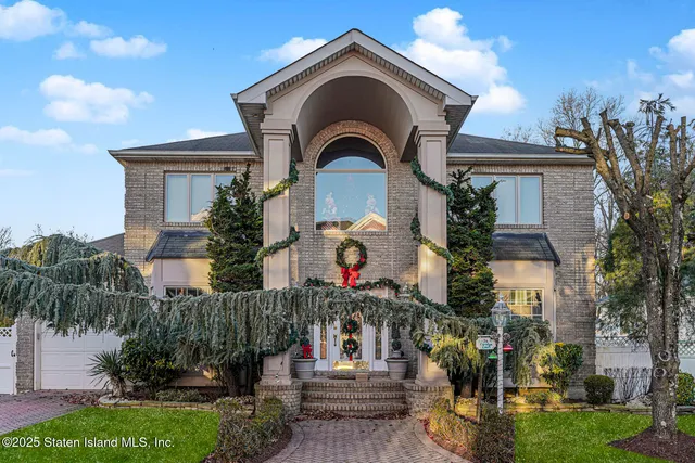 a house view with a outdoor space