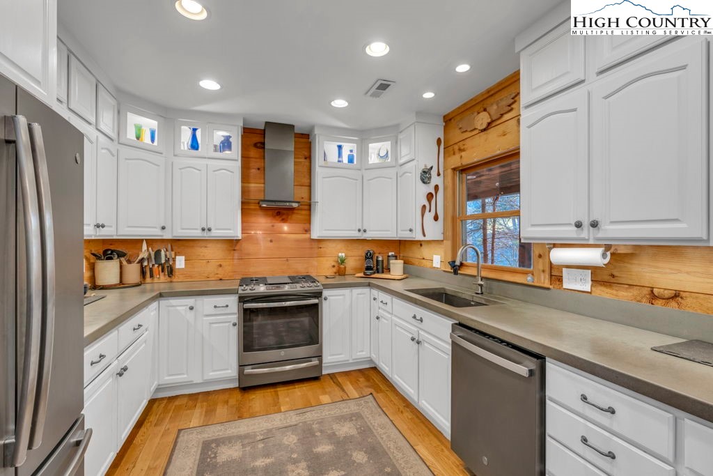 672 Kalmia Lane Boone, NC 28607 - Photo 11 of 36