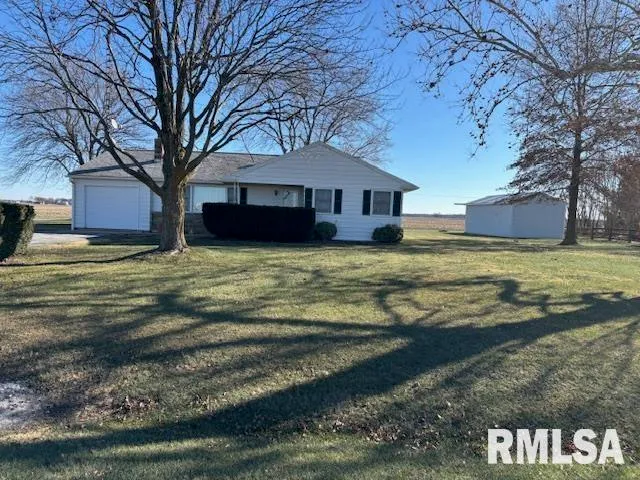 $249,000 | 32624 Route 111 Road, Modesto, IL 62667