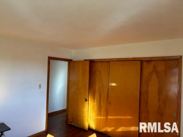 $249,000 | 32624 Route 111 Road, Modesto, IL 62667