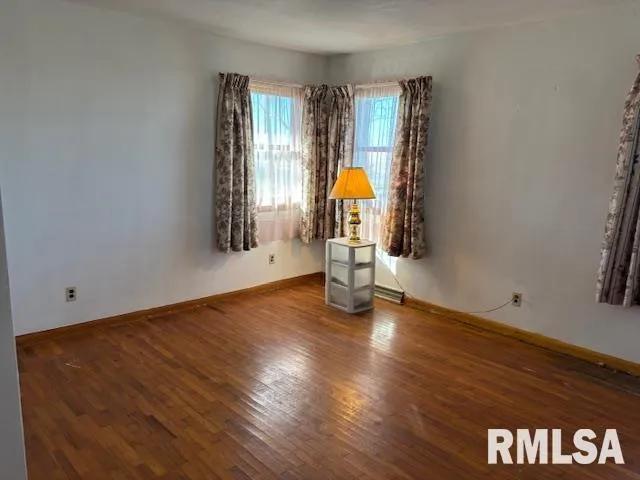 $249,000 | 32624 Route 111 Road, Modesto, IL 62667