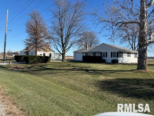 $249,000 | 32624 Route 111 Road, Modesto, IL 62667