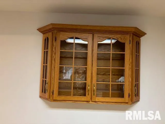 $249,000 | 32624 Route 111 Road, Modesto, IL 62667