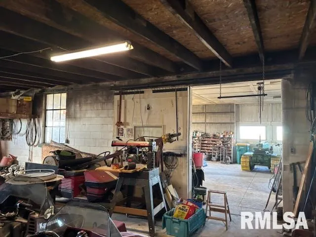 $249,000 | 32624 Route 111 Road, Modesto, IL 62667