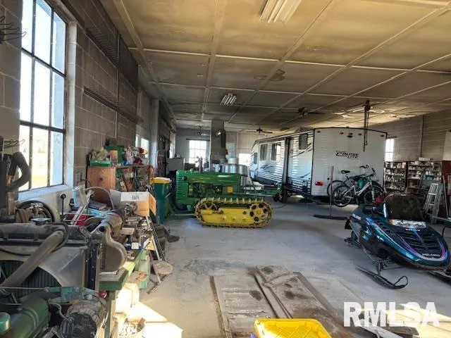 $249,000 | 32624 Route 111 Road, Modesto, IL 62667