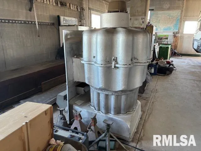 $249,000 | 32624 Route 111 Road, Modesto, IL 62667