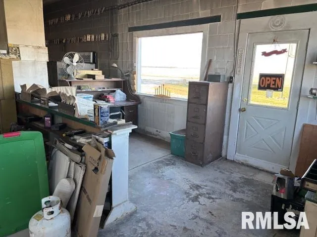 $249,000 | 32624 Route 111 Road, Modesto, IL 62667