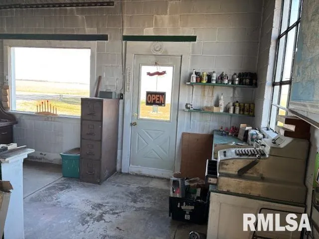 $249,000 | 32624 Route 111 Road, Modesto, IL 62667