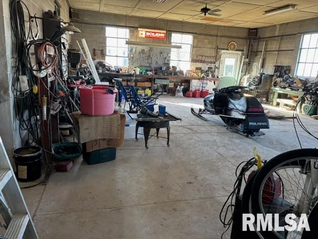 $249,000 | 32624 Route 111 Road, Modesto, IL 62667