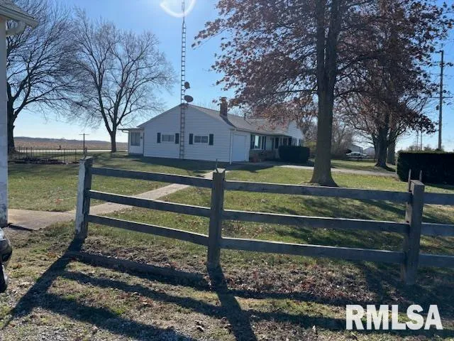 $249,000 | 32624 Route 111 Road, Modesto, IL 62667