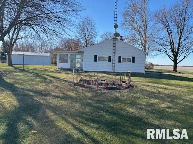 $249,000 | 32624 Route 111 Road, Modesto, IL 62667