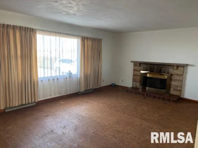 $249,000 | 32624 Route 111 Road, Modesto, IL 62667