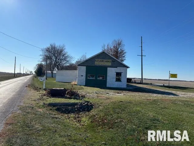 $249,000 | 32624 Route 111 Road, Modesto, IL 62667
