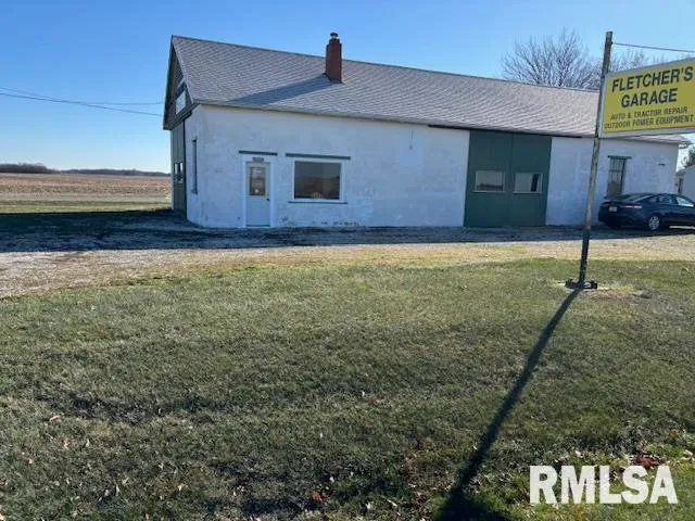 $249,000 | 32624 Route 111 Road, Modesto, IL 62667