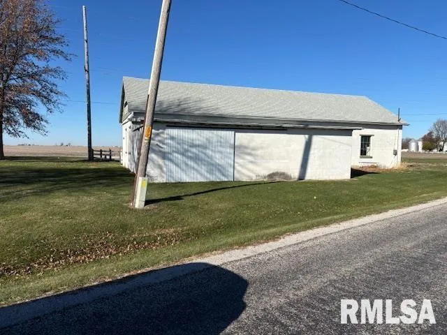 $249,000 | 32624 Route 111 Road, Modesto, IL 62667