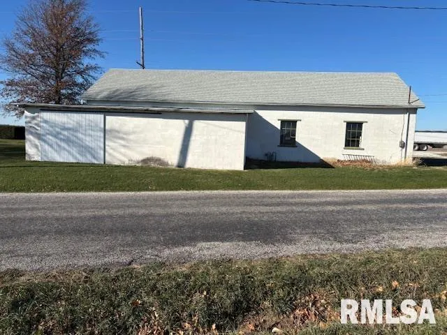 $249,000 | 32624 Route 111 Road, Modesto, IL 62667