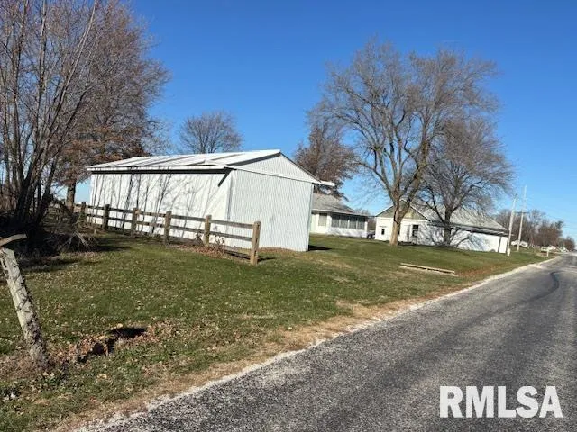 $249,000 | 32624 Route 111 Road, Modesto, IL 62667
