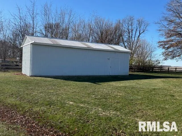 $249,000 | 32624 Route 111 Road, Modesto, IL 62667