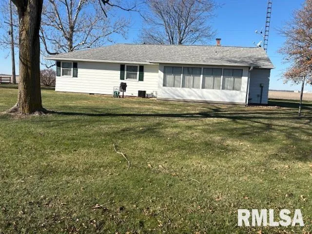 $249,000 | 32624 Route 111 Road, Modesto, IL 62667