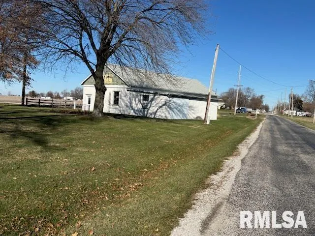 $249,000 | 32624 Route 111 Road, Modesto, IL 62667