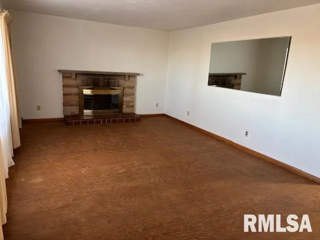 $249,000 | 32624 Route 111 Road, Modesto, IL 62667