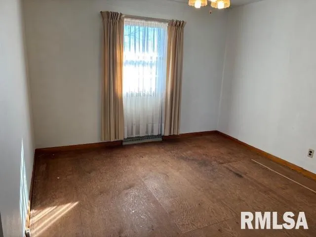 $249,000 | 32624 Route 111 Road, Modesto, IL 62667