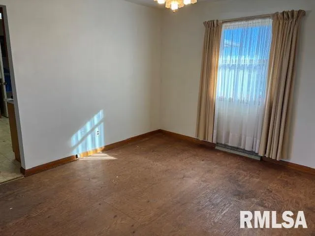 $249,000 | 32624 Route 111 Road, Modesto, IL 62667