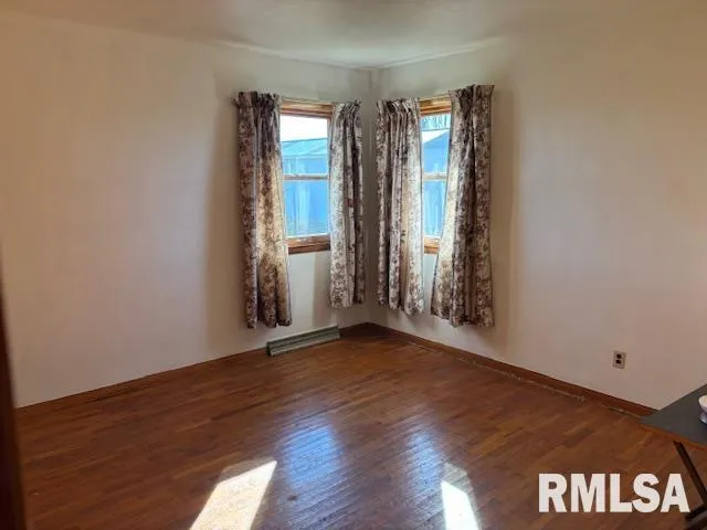 $249,000 | 32624 Route 111 Road, Modesto, IL 62667