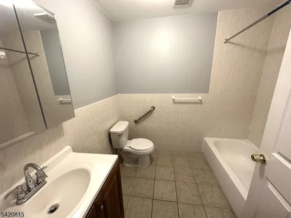 $2,295 | 111 Harris Avenue, Unit 5, Middlesex, NJ 08846