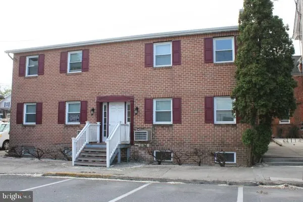 $900 | 31 Center Square, Unit 2, New Oxford, PA 17350