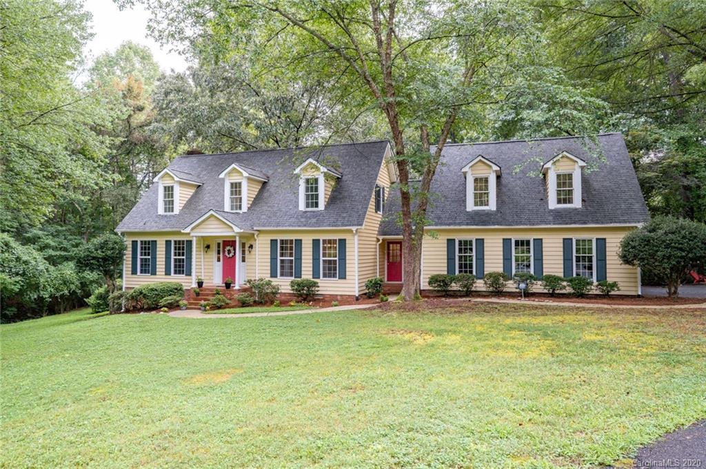 1130 Churchill Road Davidson, NC 28036 - Photo 2 of 38 a front view of a building with garden