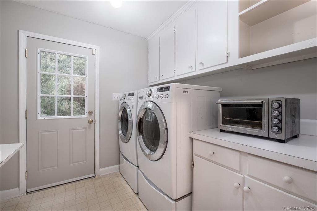 1130 Churchill Road Davidson, NC 28036 - Photo 17 of 38 a utility room with dryer and washer