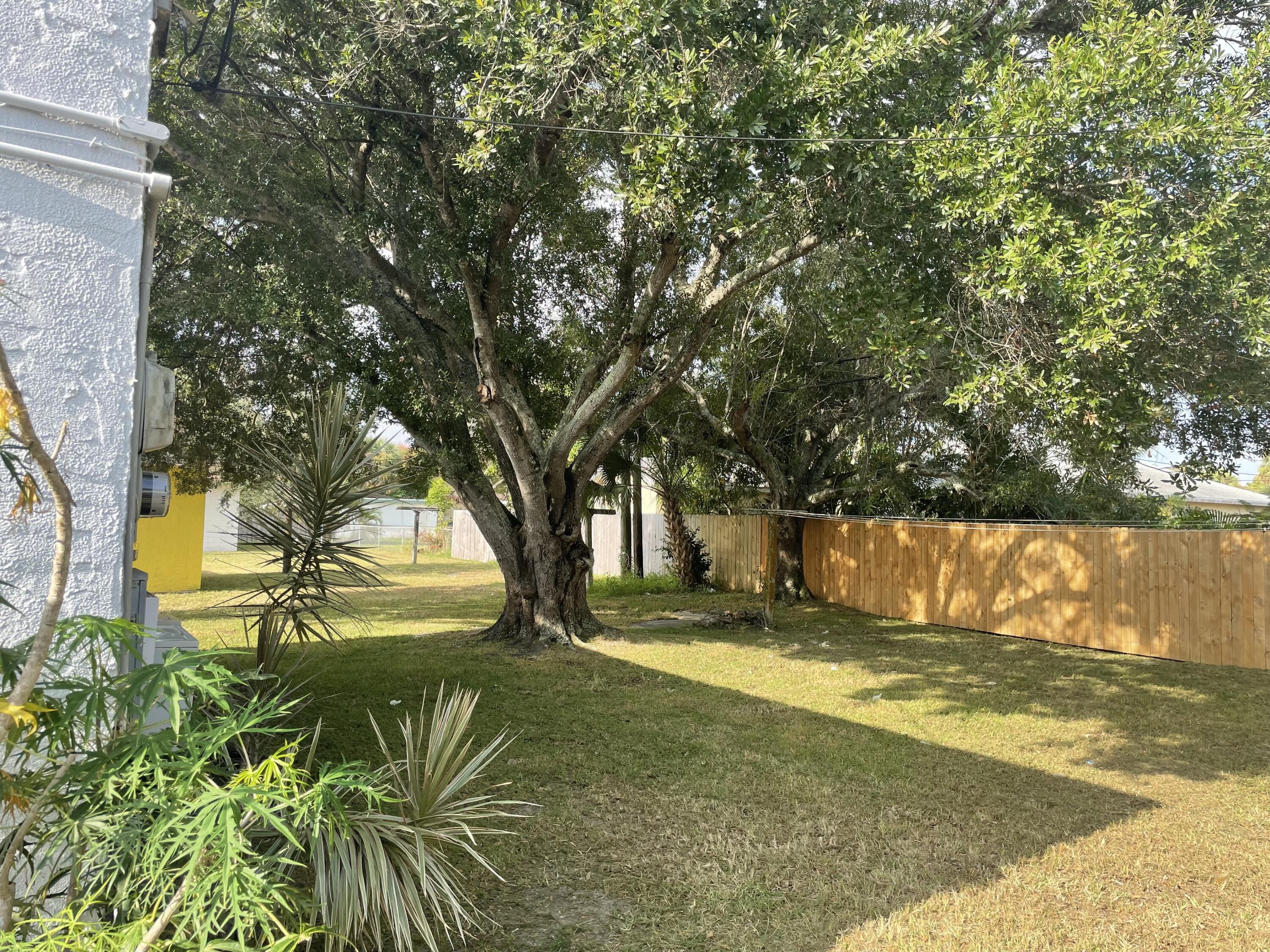 1109 Colonial Road Fort Pierce, FL 34950 - Photo 16 of 54 IMG_0531